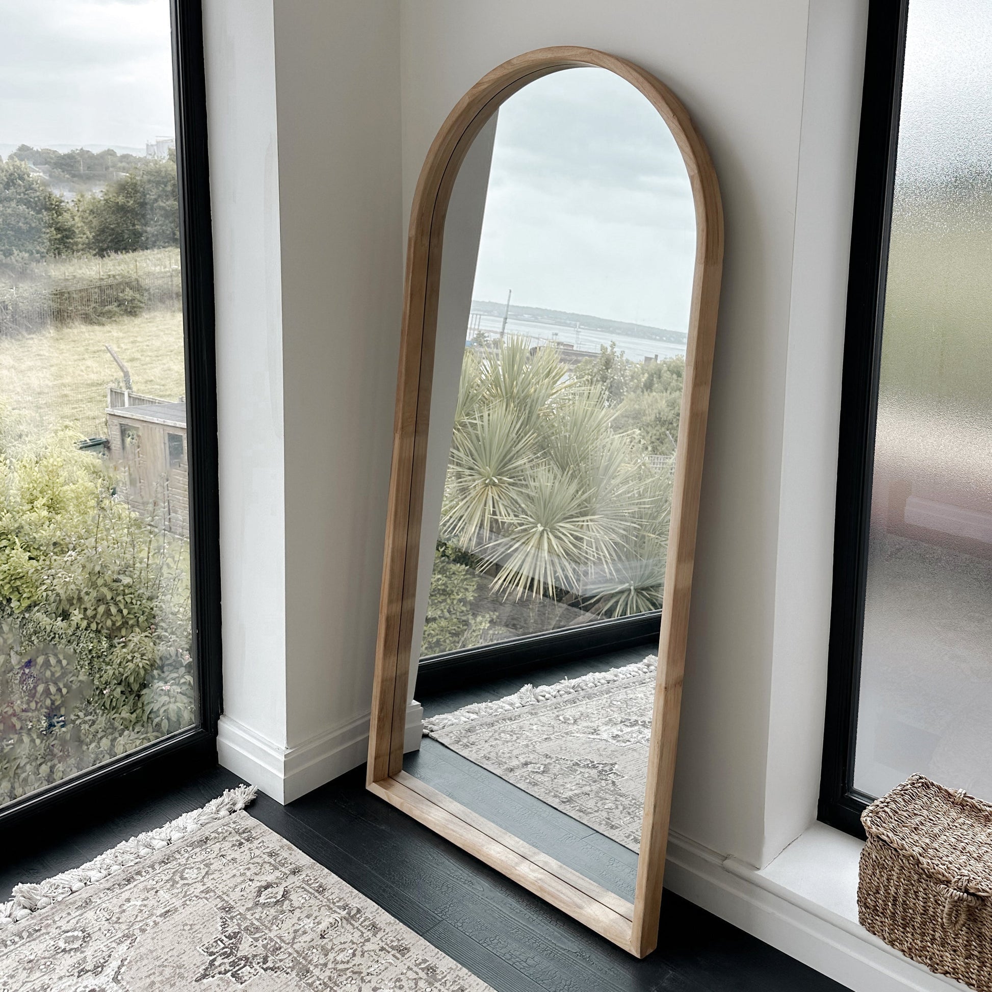 Lilia Mirror – Full-length mirror with curved light wood frame (170 cm x 80 cm)