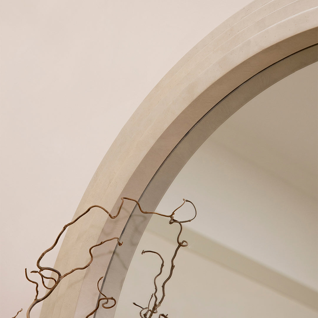 Luciana Mirror – Full-length mirror with curved design in concrete effect (180 cm x 110 cm)