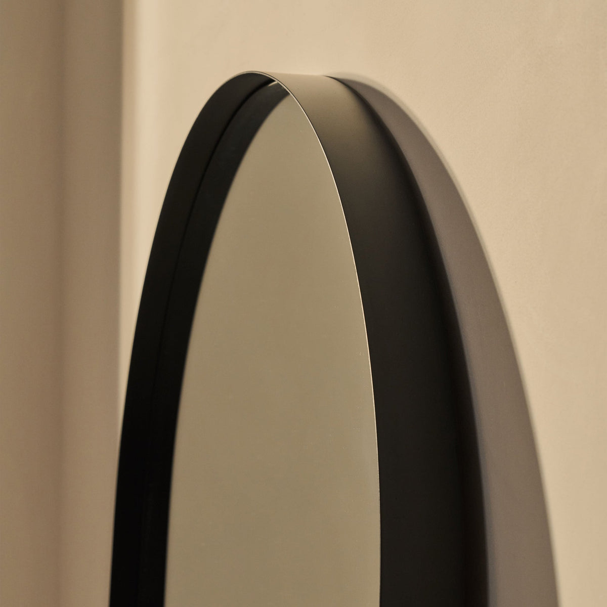 Arcus Mirror – Full-length mirror with black metal arch (170 cm x 80 cm)